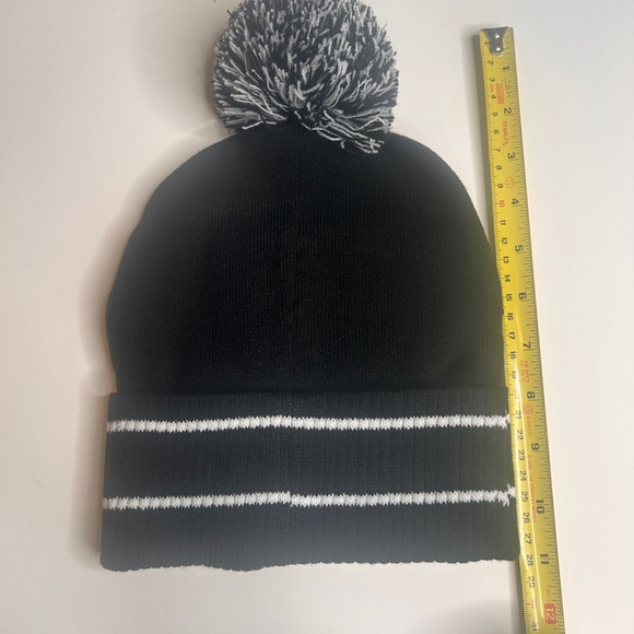 Youth Black Sonic the Hedgehog Beanie Cap Hat - Picture 5 of 7